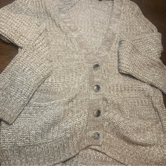 LIGHT BEIGE KNITT LONG SLEEVE SWEATER FALL SIZE MEDIUM VNECK BUTTON UP CARDIGAN - Picture 2 of 9
